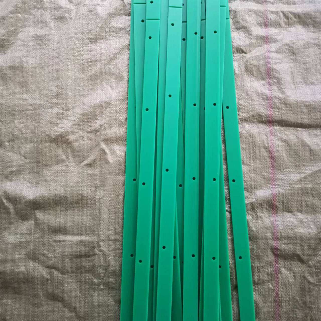 chain guides for roller chain