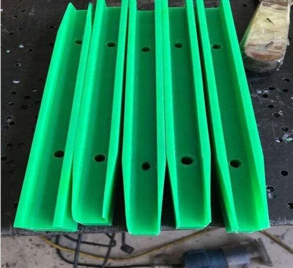 chain guides for roller chain